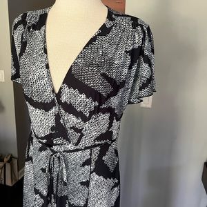 Black and white print surplus dress